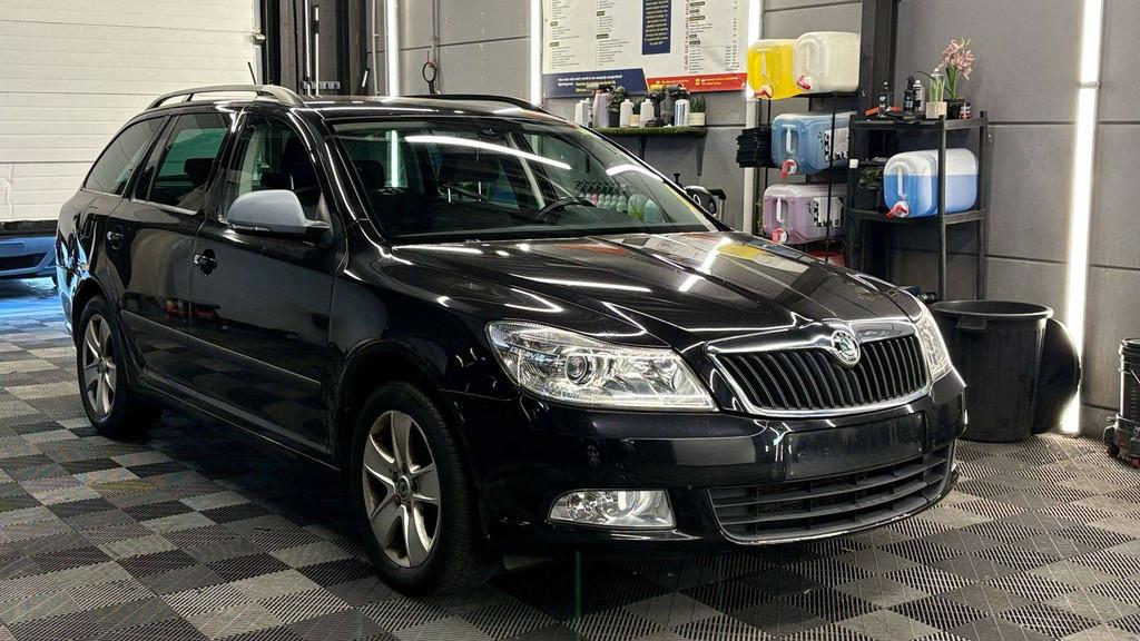 Skoda Octavia BENZINE bj2013 189700KM MANUEEL, Euro 5, 4 cilinders, Zwart, Bedrijf