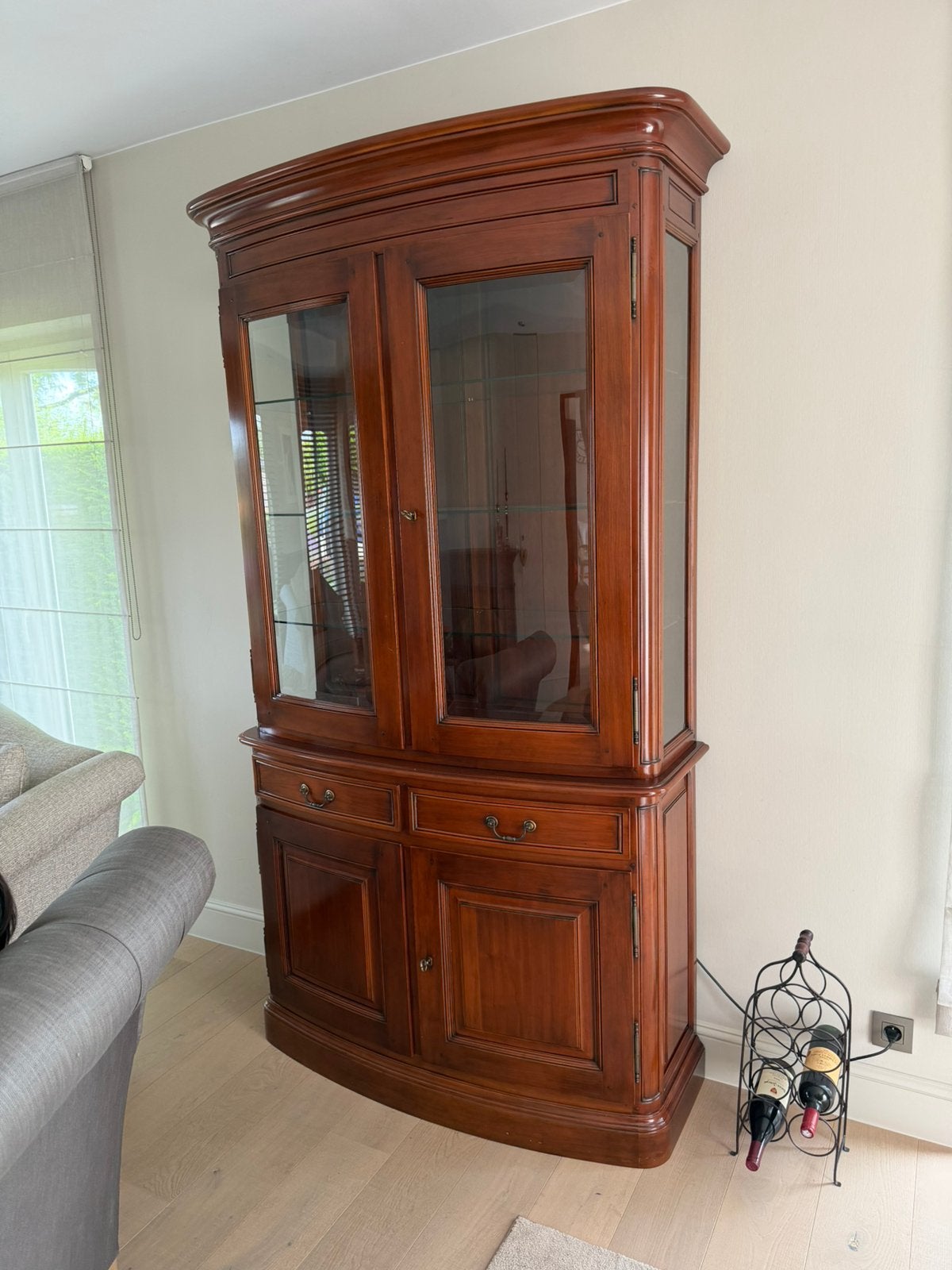 Vintage vitrinekast met verlichting, Huis en Inrichting, Ophalen, Zo goed als nieuw, Kersenhout
