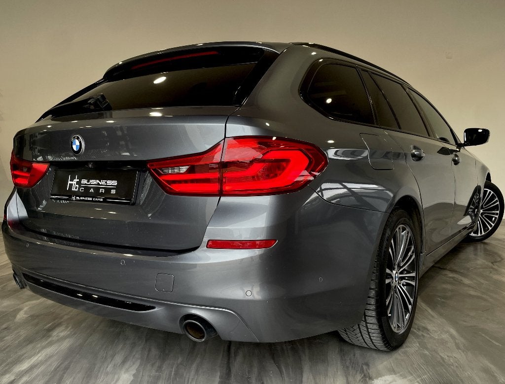 BMW 518 dAS/ TOURING/ SPORT LINE/ TOIT OUVRANT/ ADAPTIVE LED, Cuir, Argent ou Gris, Alarme, Carnet d'entretien