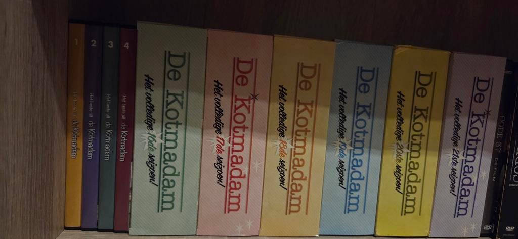 De kotmadam, Cd's en Dvd's, Ophalen