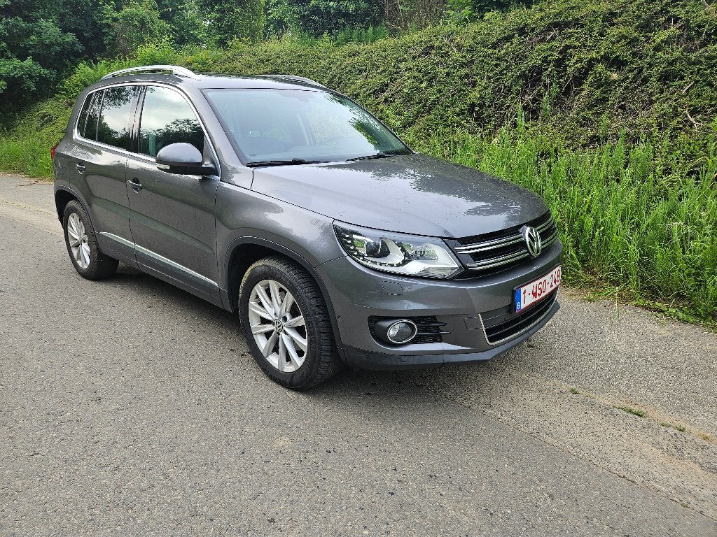 Volkswagen Tiguan 2.0 TDi  EURO 6B  PANO LEDEREN AIRCO DAK, Auto's, Voorwielaandrijving, 4 cilinders, Leder, Bedrijf