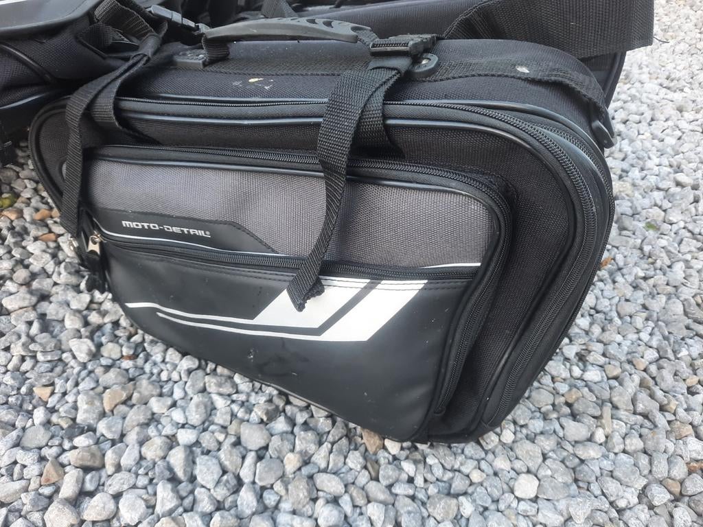 Ensemble universel de 3 valises et sac de selle, etat neuf,, Enlèvement