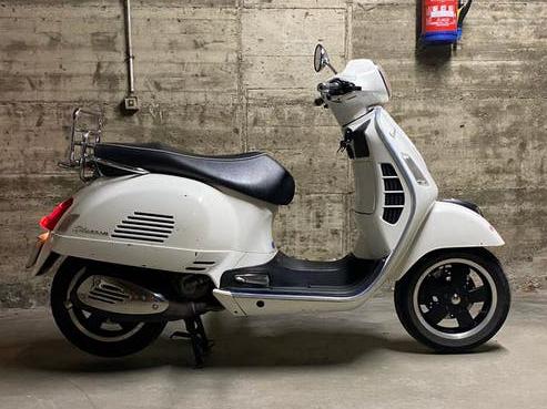 Vespa 300 GTS - 2008 - 20.200 km, Motoren, Motoren | Piaggio, Scooter, Occasion, Particulier, Automaat
