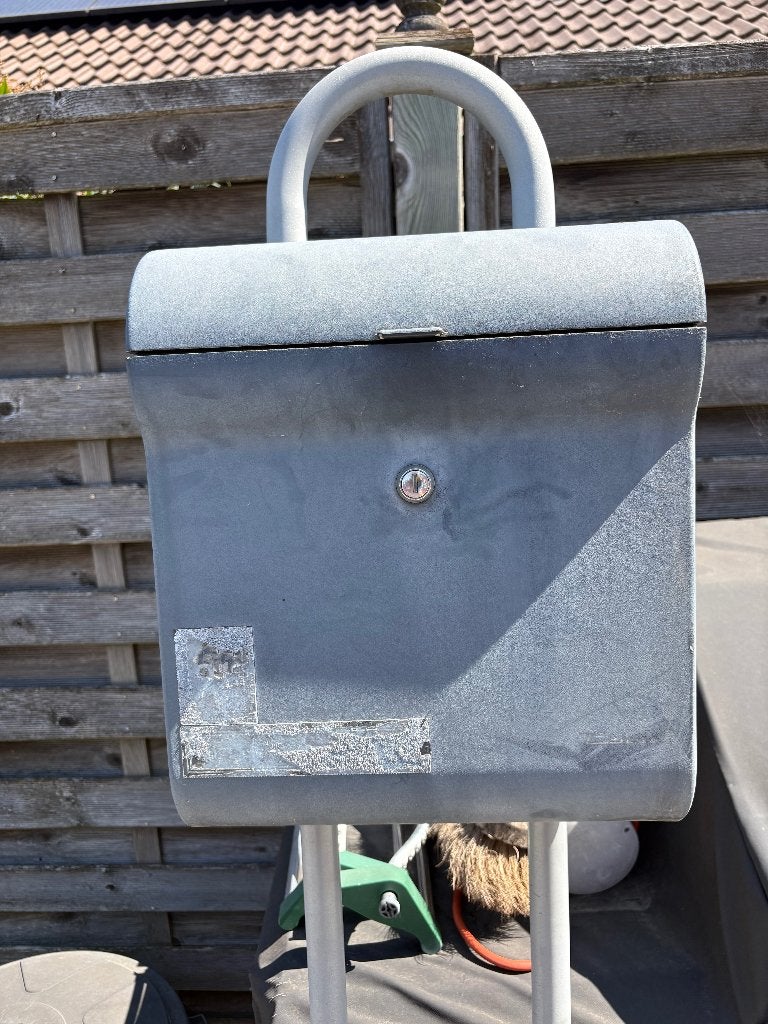 Brievenbus op voet, Ophalen, Gebruikt