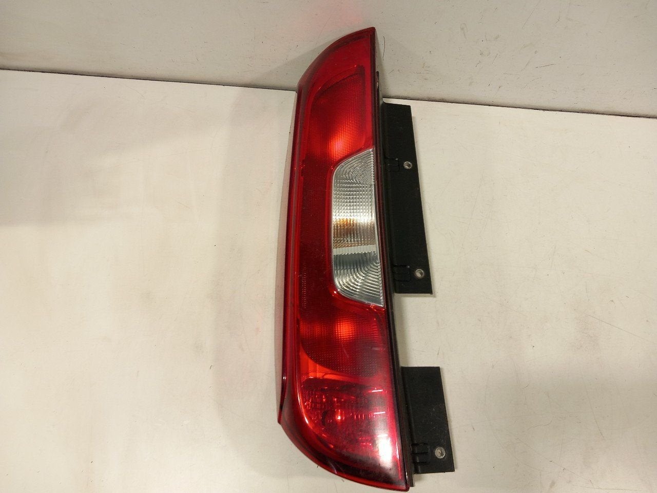 Achterlicht links buiten Fiat Doblo, Auto-onderdelen, Onderdelen@venauto.nl, Van der Ven Autorecycling B.V., Gebruikt, Ettenseweg 76, 4706 PB Roosendaal, The Netherlands