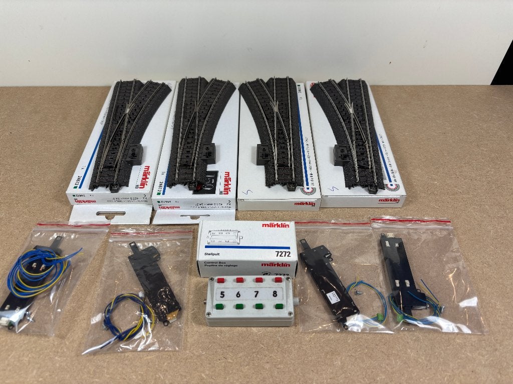 Märklin H0 – Lot de 4 aiguillages motorisés et 1 pupitre, Enlèvement ou Envoi, Comme neuf, Courant alternatif, Märklin