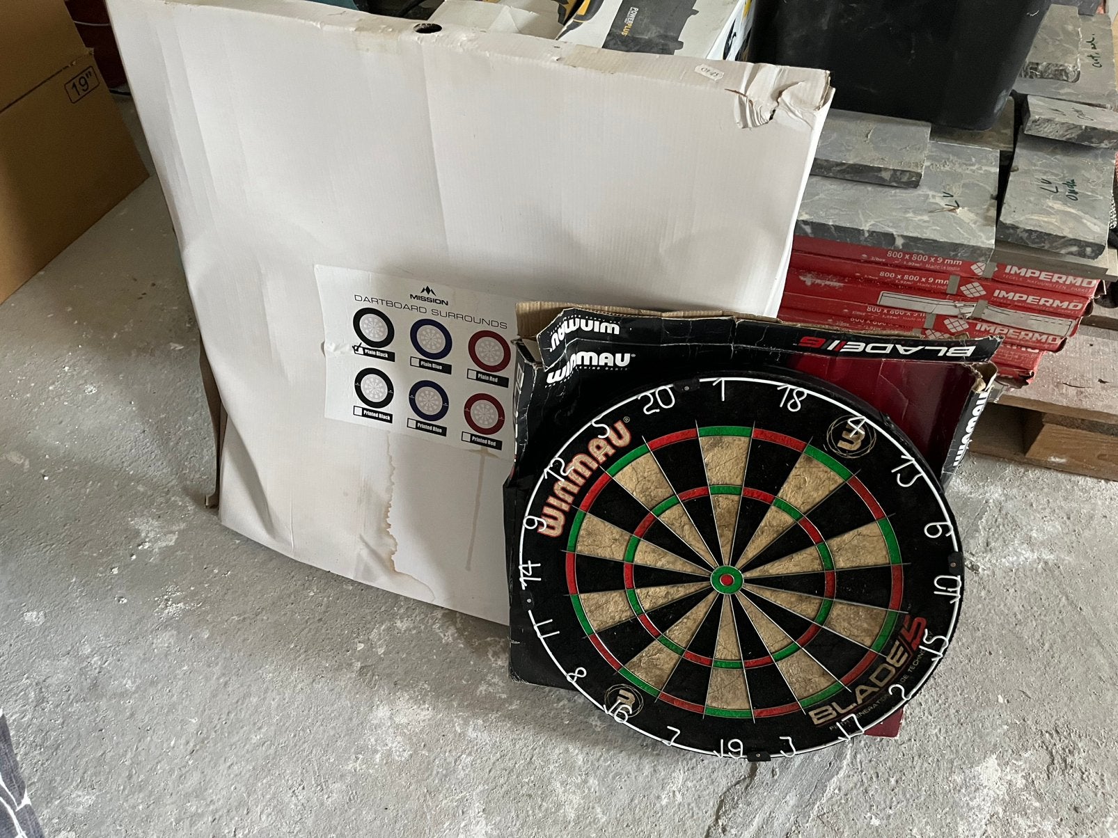 Dartsbord Blade 6 + zwarte beschermhoes, Ophalen, Gebruikt, Dartbord