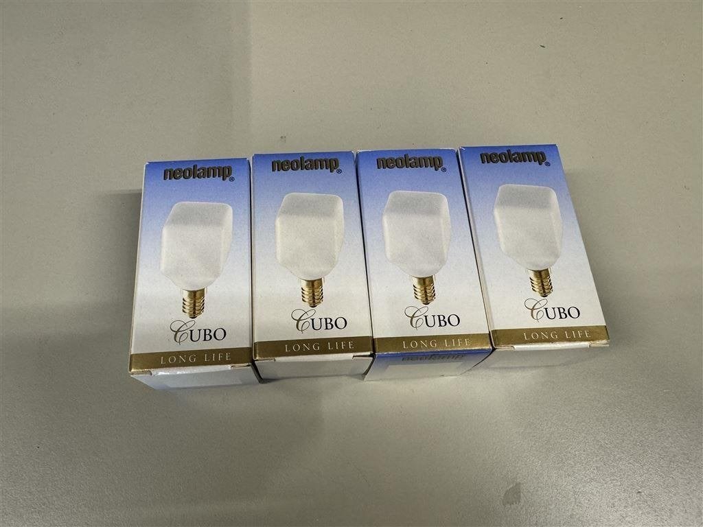 vierkante lamp - Neolamp Cubo E14 40w Satin Square Light Bul, Huis en Inrichting, Lampen | Losse lampen, Zo goed als nieuw, Ophalen of Verzenden
