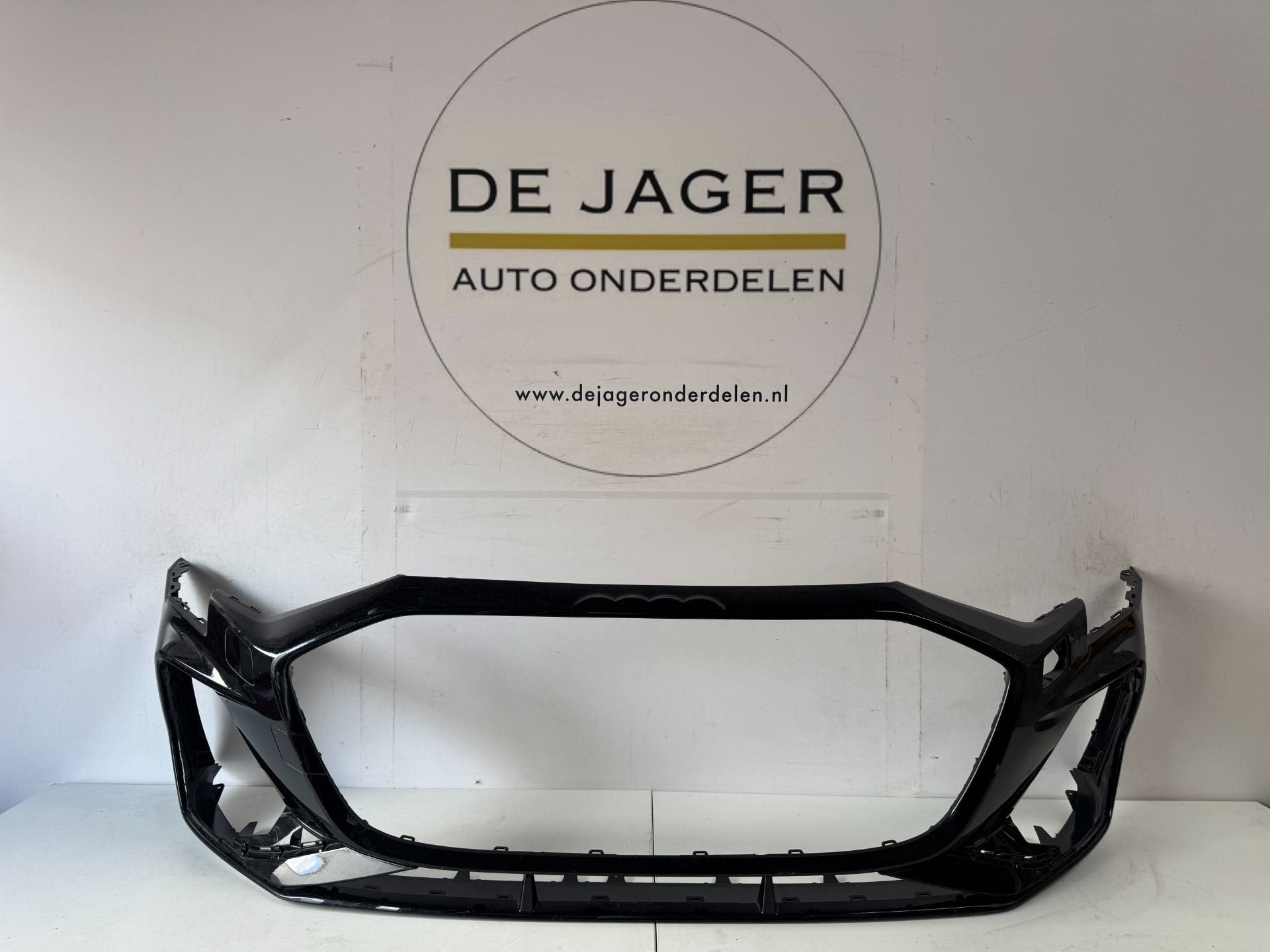 Pare-chocs avant Audi A3 8Y restyl e S Line 8Y0807437R, Pare-chocs, AUDI AG, Auto-Union-Strasse 1
85045  Ingolstadt, DE, Audi