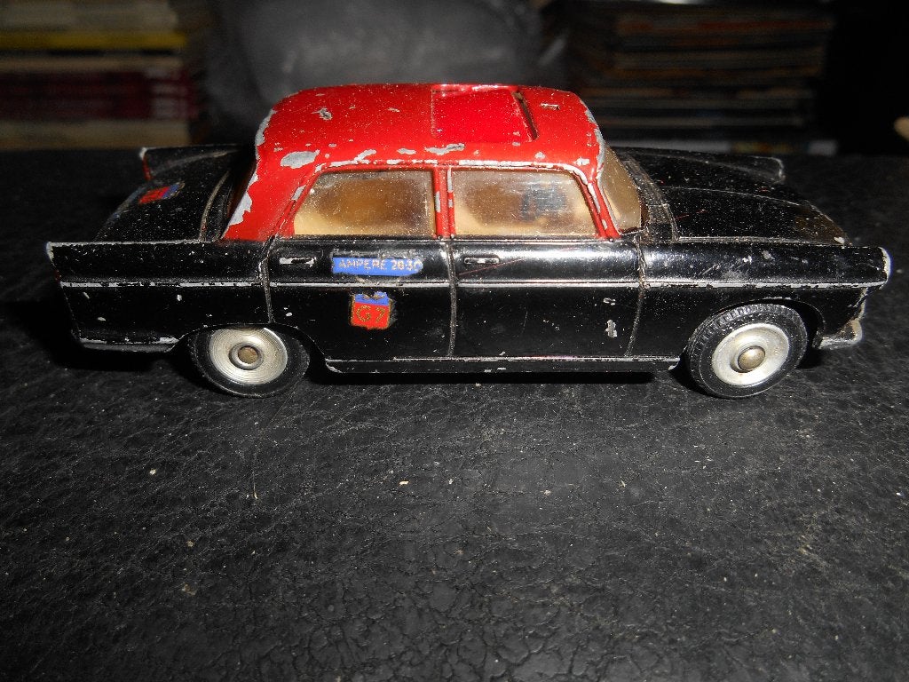 Dinky Toys Peugeot 404 Taxi noir et rouge 1400, Hobby & Loisirs créatifs, Enlèvement ou Envoi, Dinky Toys