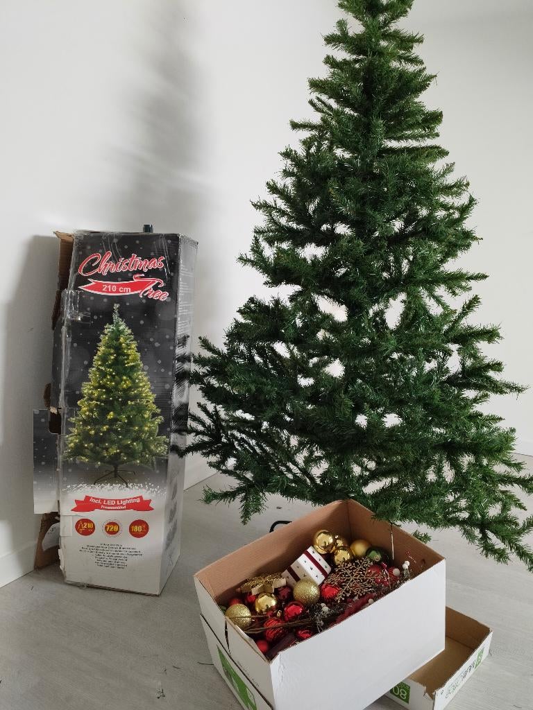 Kerstboom 2.10m met decoratie, Diversen, Kerst, Ophalen, Gebruikt