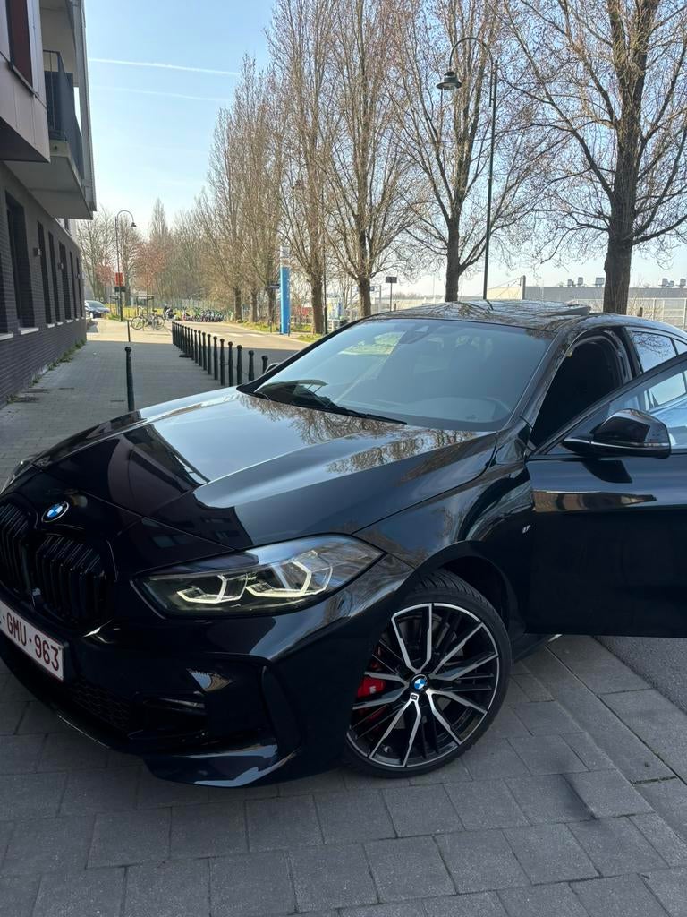 BMW 118i, Euro 6, Start-stop-systeem, Alcantara, Zwart