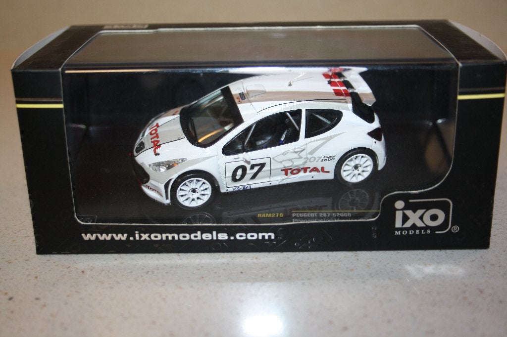 1:43 Ixo Peugeot 207 S2000 rally presentation version 2007., Hobby en Vrije tijd, Modelauto's | 1:43, Ophalen of Verzenden, Zo goed als nieuw