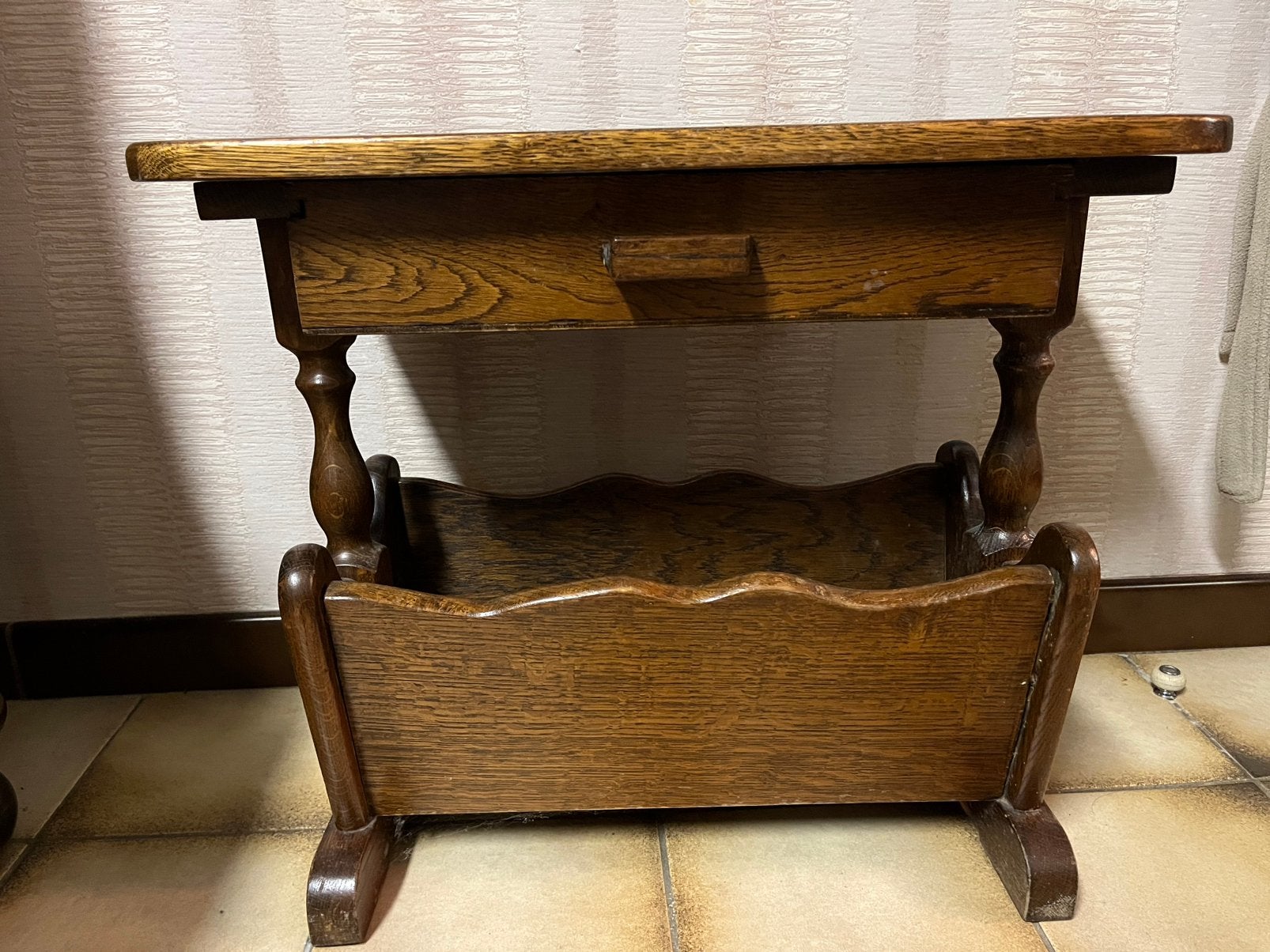 Eiken krantenbakje, Huis en Inrichting, Woonaccessoires | Krantenbakken en Lectuurbakken, Met lade, Ophalen, Gebruikt