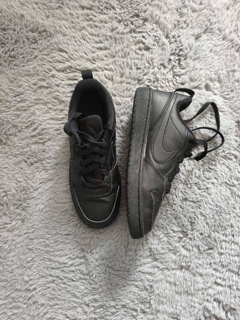 Nike Court Borough Low, Enlèvement