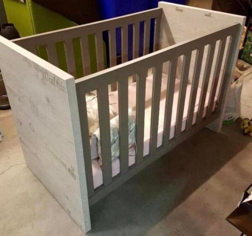 Kinderbedje, Ophalen, Zo goed als nieuw, Matras