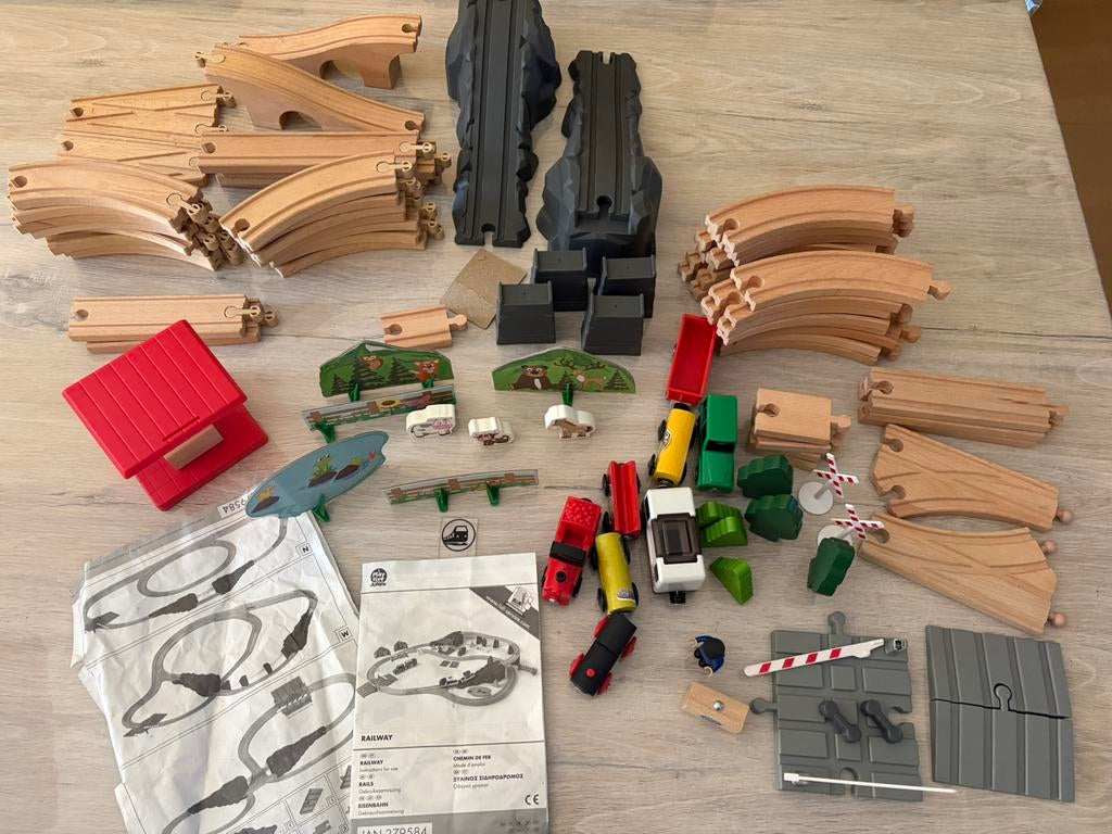 2 Trains en bois, Enlèvement, Comme neuf
