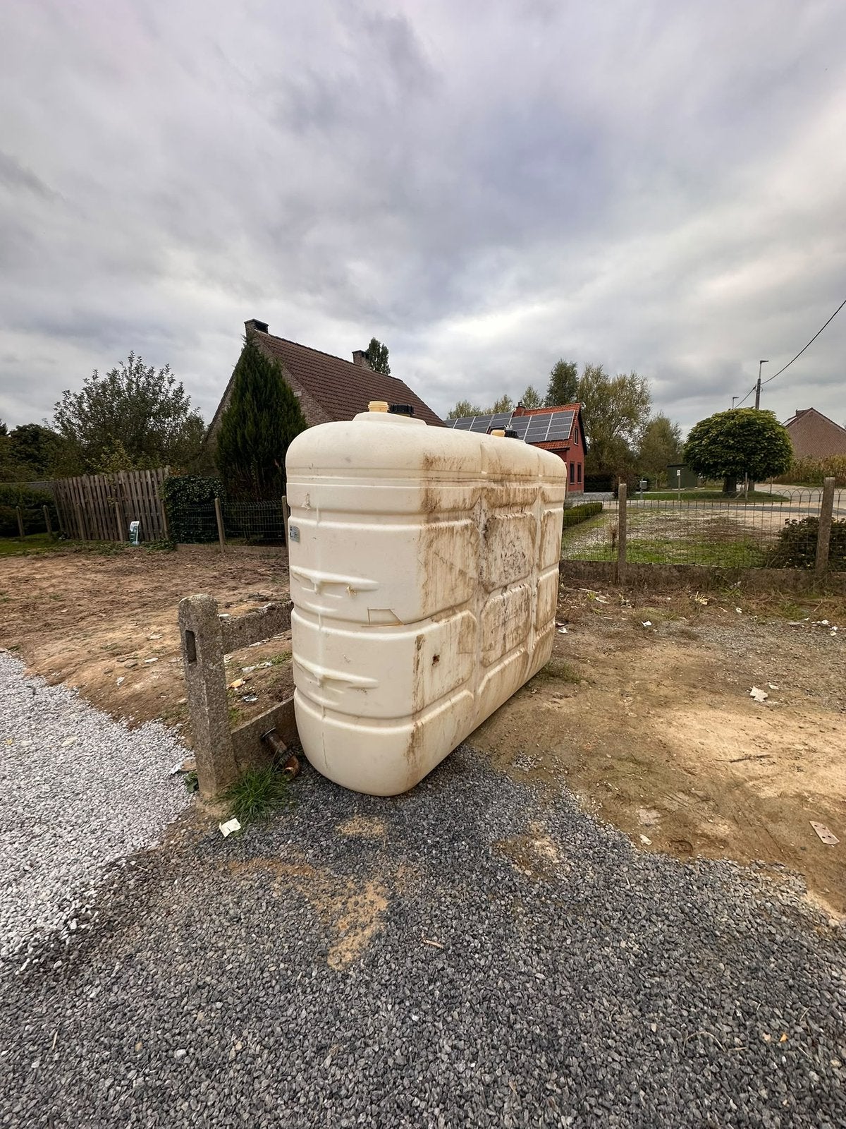 Cuve a mazout de 2 tonnes Mazouttank van 2 ton, Divers, Enlèvement, Utilisé