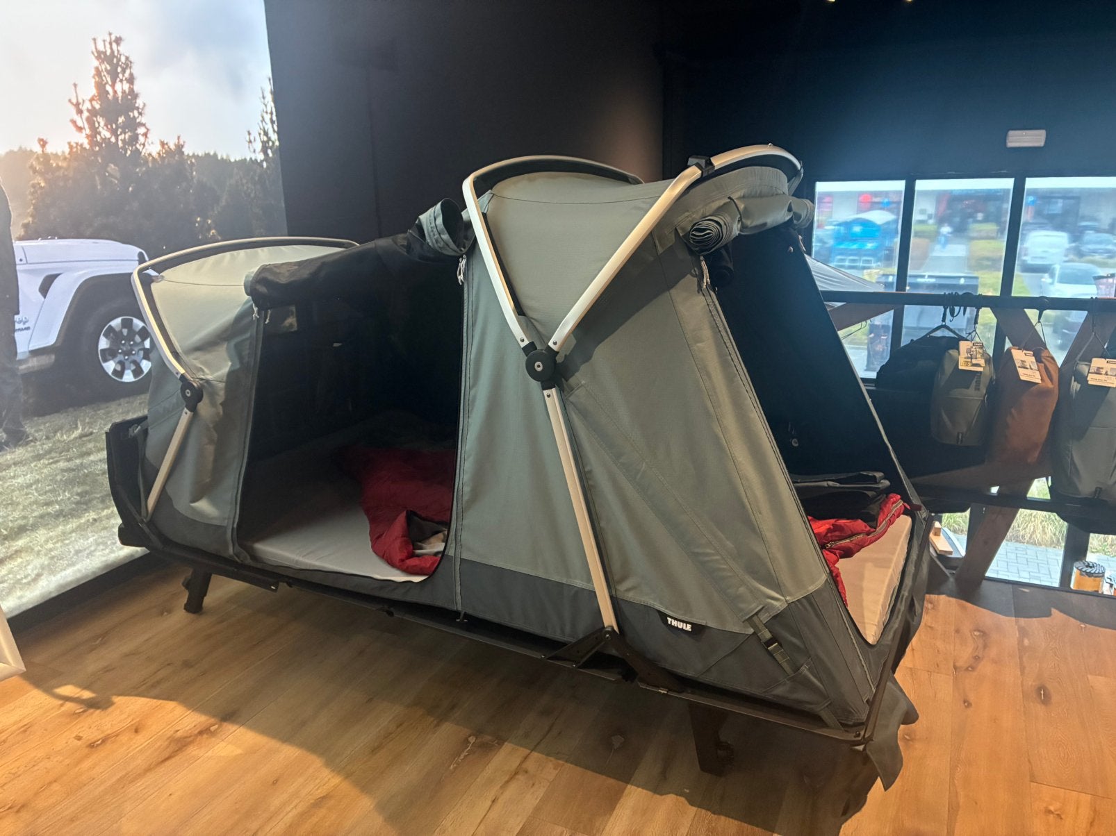 Nieuwe Thule Outset, Caravans en Kamperen, Ophalen, Tot en met 2