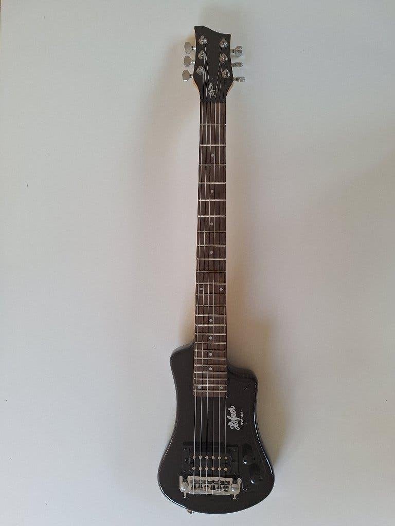 Travel guitar Höfner Shorty Black, Autres marques, Enlèvement, Solid body, Avec ampli