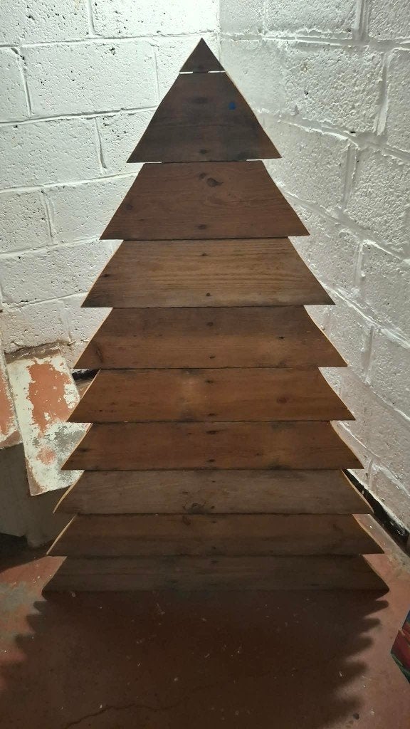 sapin en bois  de 1m20 sur 60 cm, Ophalen