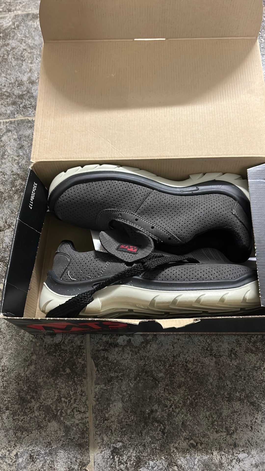 Chaussures de sécurité neuve taille 42, Bricolage & Construction, Enlèvement, Comme neuf