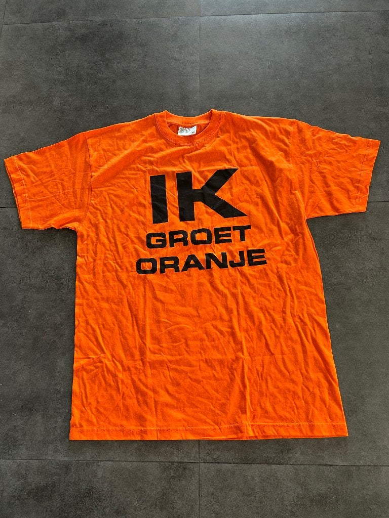 Nieuw! T-shirt “Ik groet oranje - U ook?”, Ophalen of Verzenden, Nieuw, Overige maten, Oranje