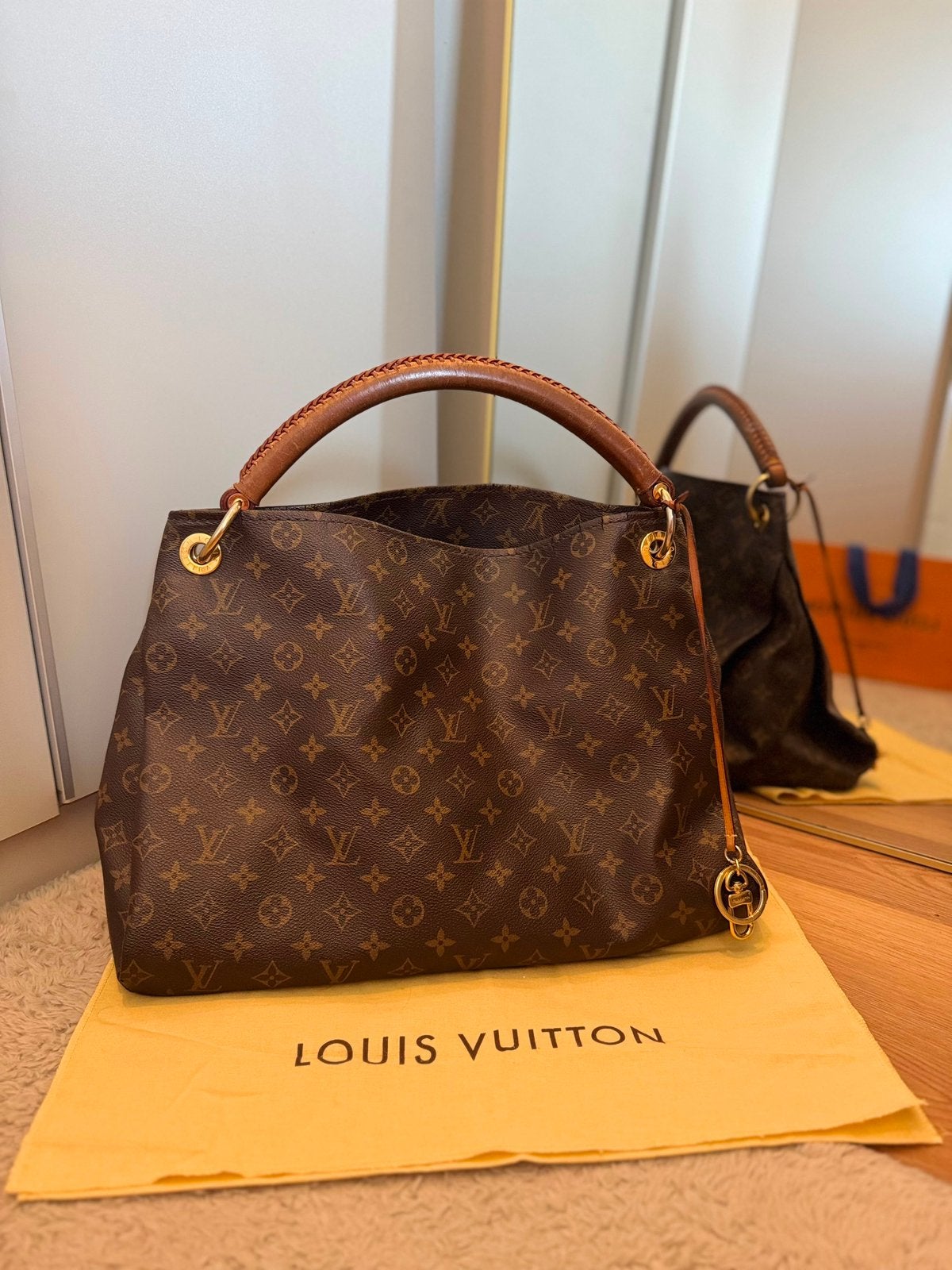 Louis Vuitton Artsy Handtas - MM Monogram, Handtassen en Accessoires, Tassen | Damestassen, Ophalen of Verzenden, Zo goed als nieuw