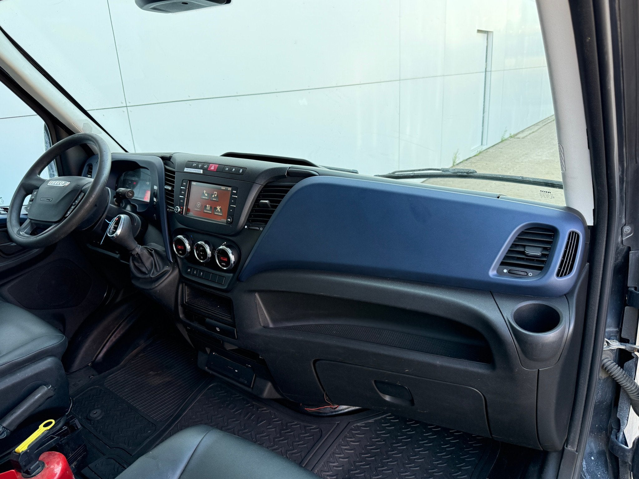 Iveco Daily 35S14 2.3 Automaat L2H2 Climate Control Cruise C, Auto's, Automaat, Achterwielaandrijving, Gebruikt, Euro 6