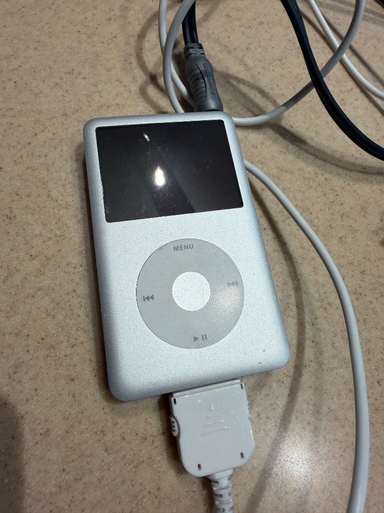 Apple iPod Classic 160 GB met laadkabel en stereokabel, Audio, Tv en Foto, Mp3-spelers | Apple iPod, Ophalen, 40 GB en meer, Gebruikt