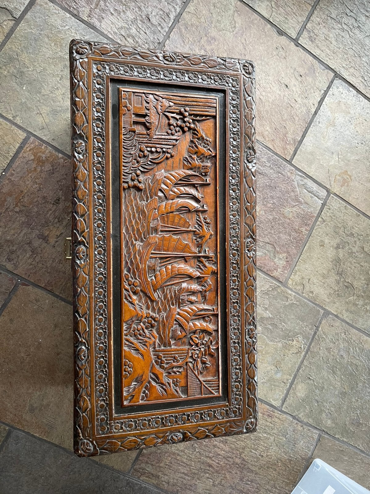 Houten gesculpeerde kist, Antiek en Kunst, Ophalen
