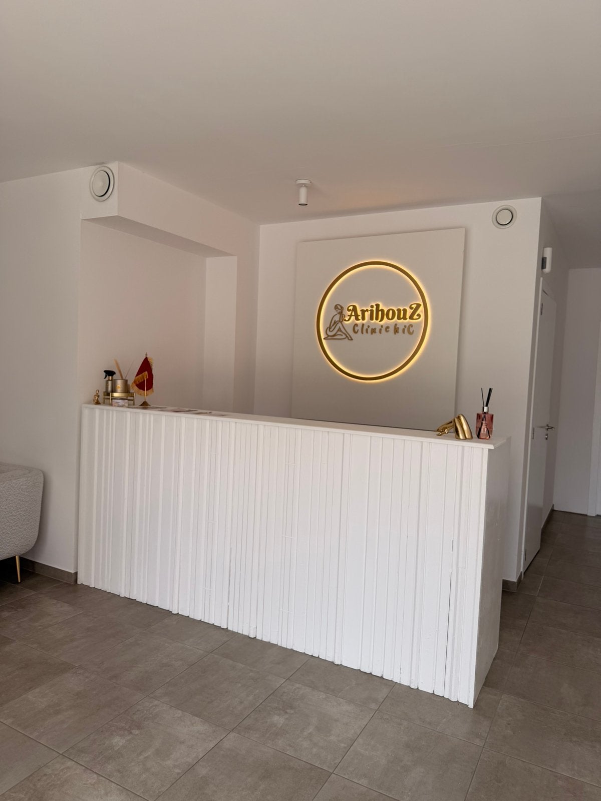 Toog receptiebalie nieuwstaat!, Ophalen