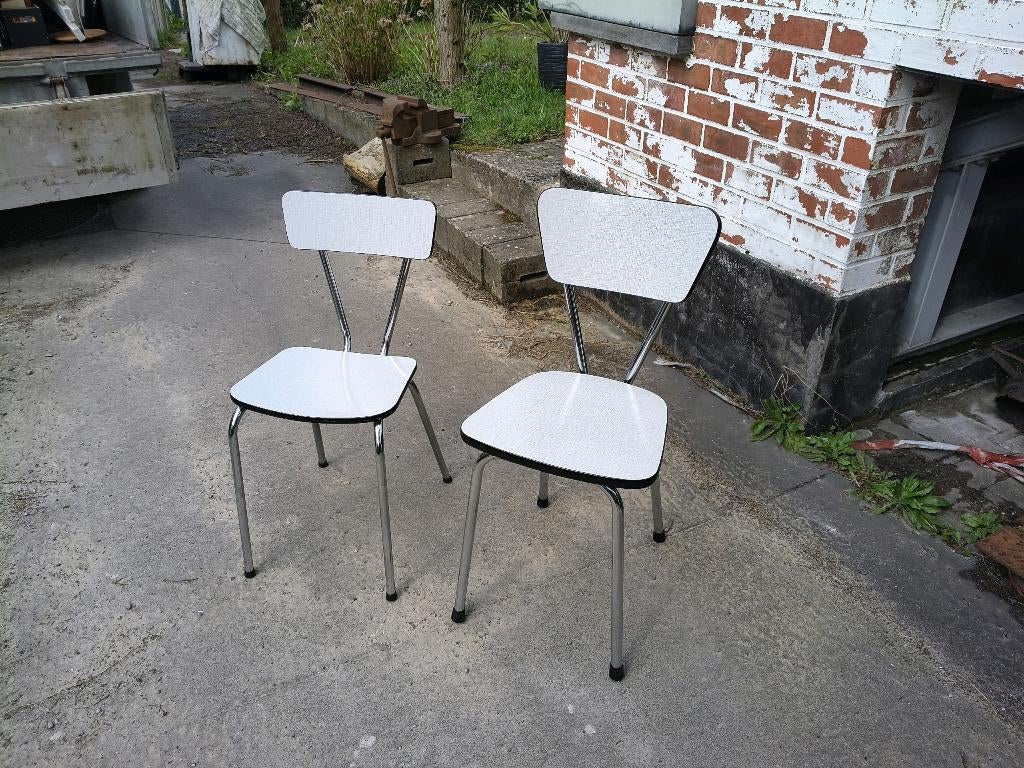 8 stoelen, Enlèvement