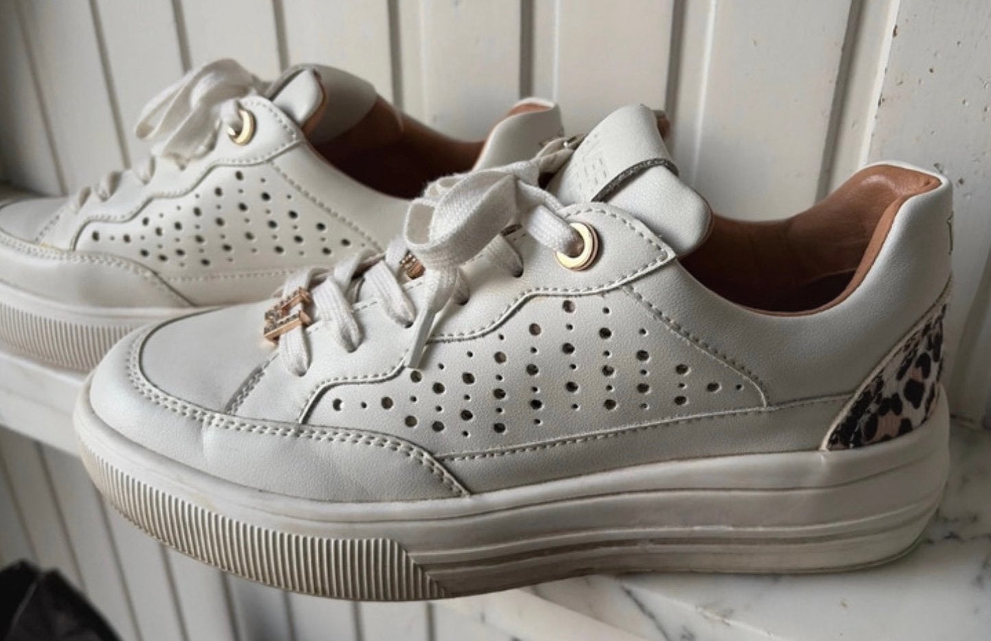 River woods 39, Wit, Ophalen of Verzenden, Zo goed als nieuw, Sneakers
