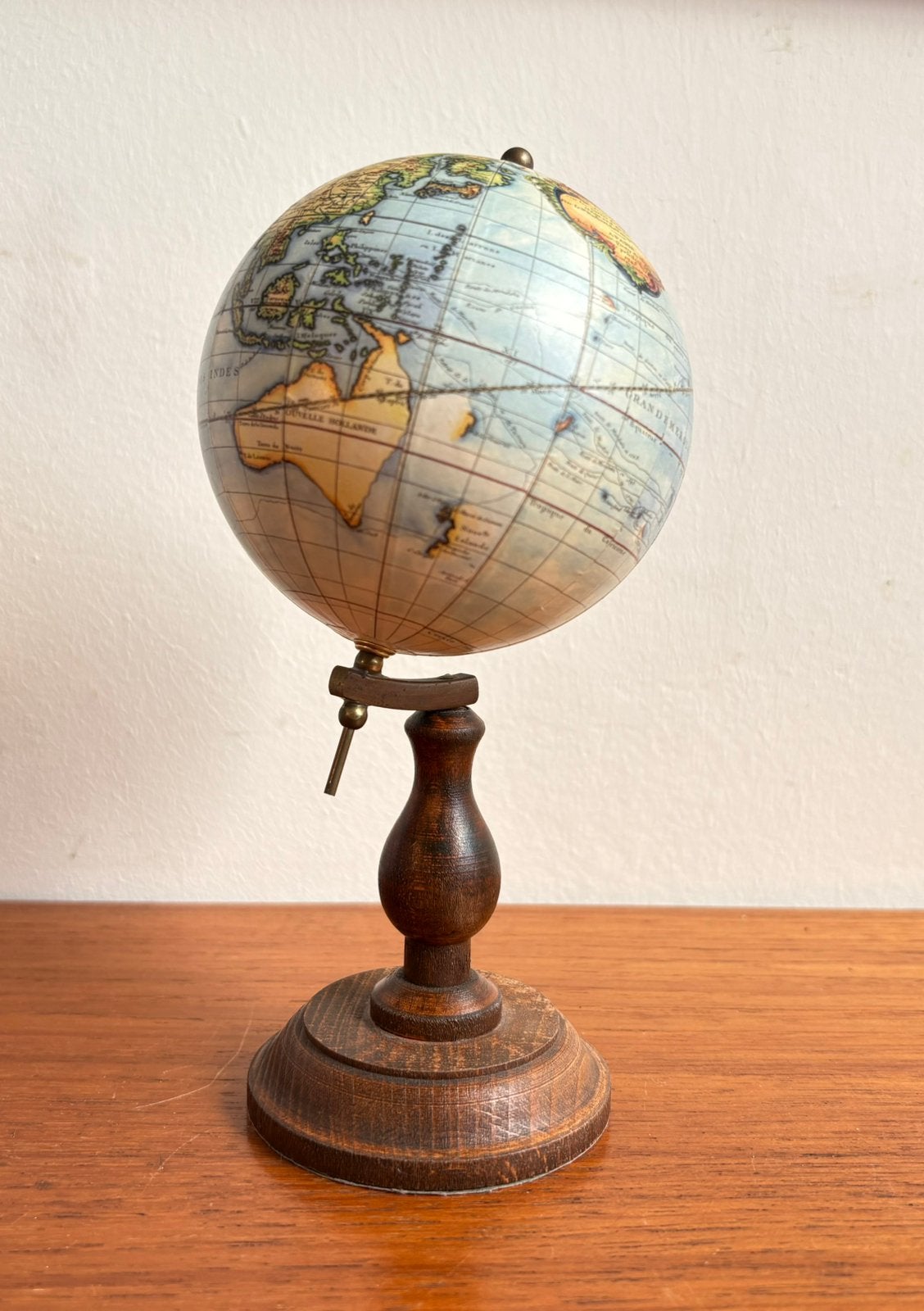 Globe terrestre miniature Vaugondy, Enlèvement ou Envoi