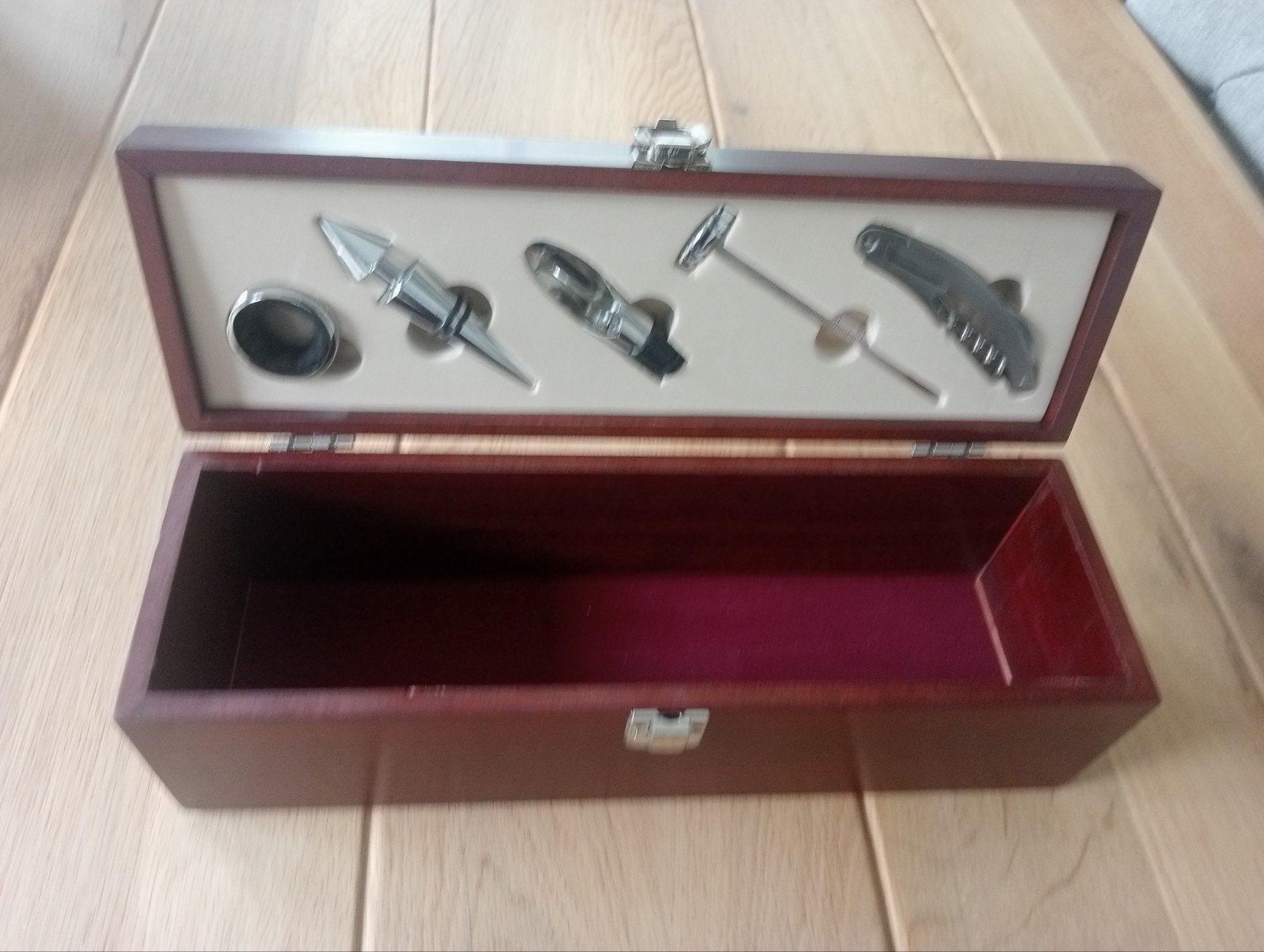 Mooie houten wijnkist met alle toebehoren, Ophalen of Verzenden, Zo goed als nieuw, Hout, Minder dan 5 flessen