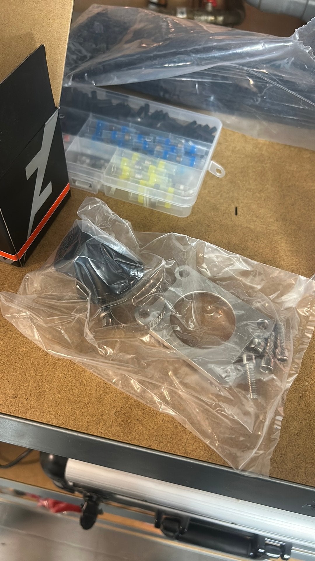 Mezoly inlaat spruitstuk 24mm derbi, Auto diversen, Ophalen of Verzenden