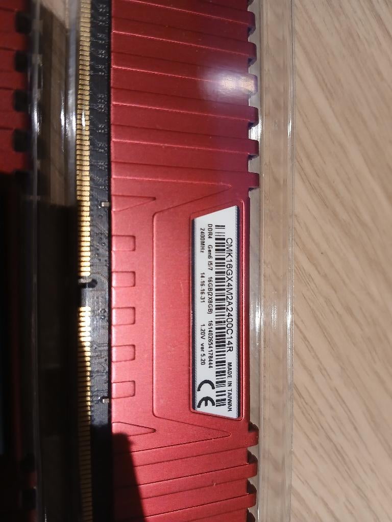 Mémoire vive DDR4 2 x 8 Go à 2400 MHz, Enlèvement ou Envoi, DDR4, Comme neuf, Desktop