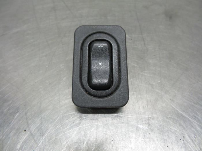 Commutateur vitre électrique d'un Opel Corsa (Corsa C 00-), -, Opel, 3 mois de garantie, Utilisé