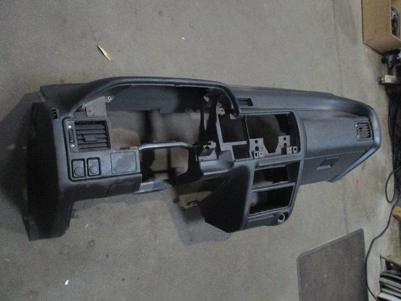 DASHBOARD Ford Escort 5 (AAL / ABL) (91-ag-a0-4326-aaw), Gebruikt, Henry-Ford-Straße  1
50735  Köln, DE, Ford-Werke GmbH, Kunden@ford.com