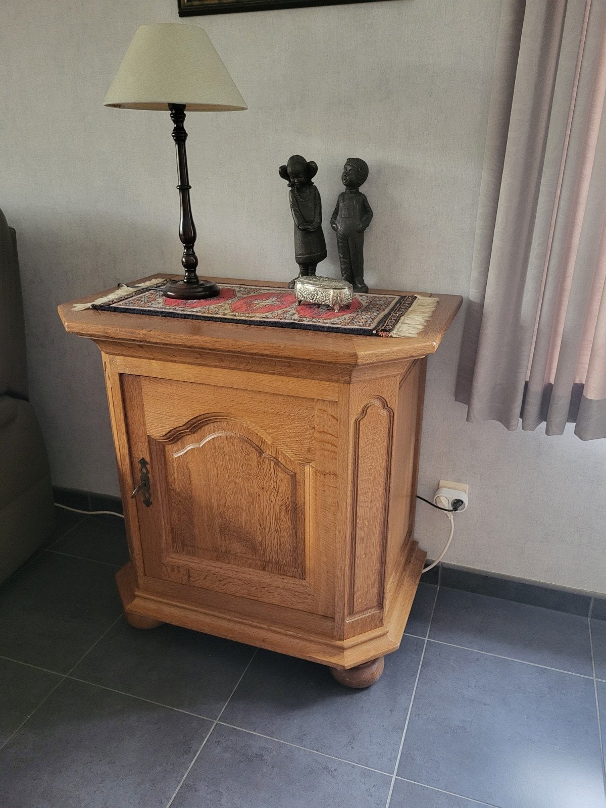 Eiken kastje, Ophalen, Met deur(en), 100 tot 150 cm, Eikenhout