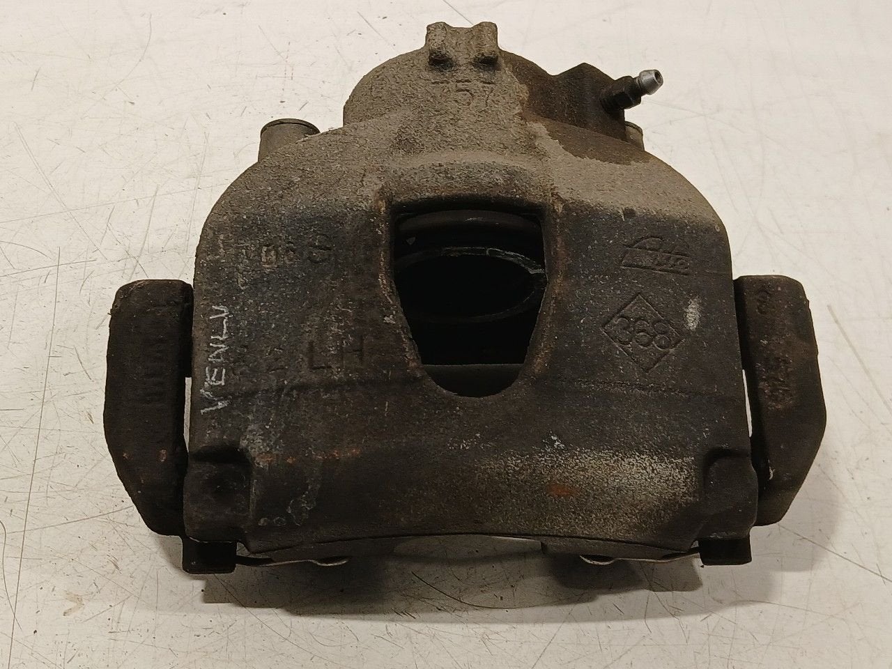 Remklauw links voor Renault Wind, Onderdelen@venauto.nl, Van der Ven Autorecycling B.V., Gebruikt, Ettenseweg 76, 4706 PB Roosendaal, The Netherlands