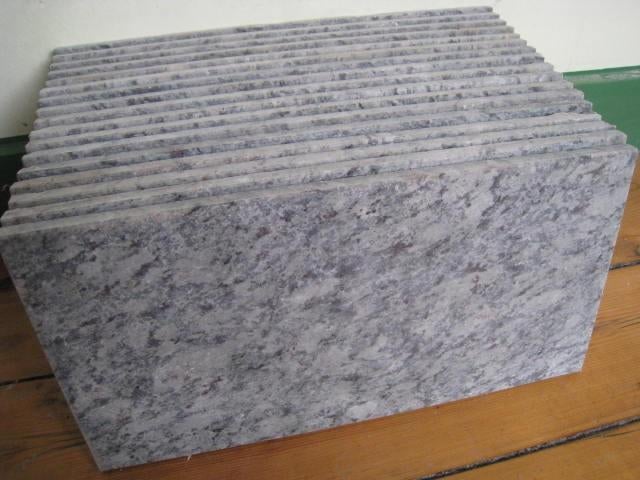 17 grijze tegels, maten L 30,5cm x B 15cm x D 1cm, Enlèvement
