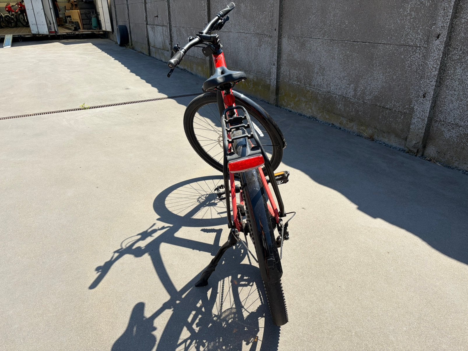 Fiets 2 jaar, kleur rood, maat M 12-15 jaar, Fietsen en Brommers, Ophalen, Gebruikt, Versnellingen