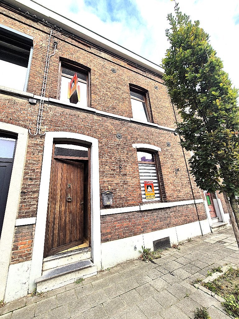 Grande maison d'habitation sur terrain de 5 a 25 ca, Provincie Henegouwen, 46689 kWh/jaar, Hornu, Tussenwoning