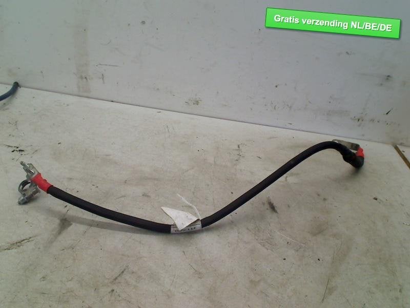 CABLE DE BATTERIE plus Fiat 500 (312) (518644010), FCA Germany GmbH, IPC D1-09 Bahnhofsplatz
65423  Rüsselsheim am Main, DE, Utilisé