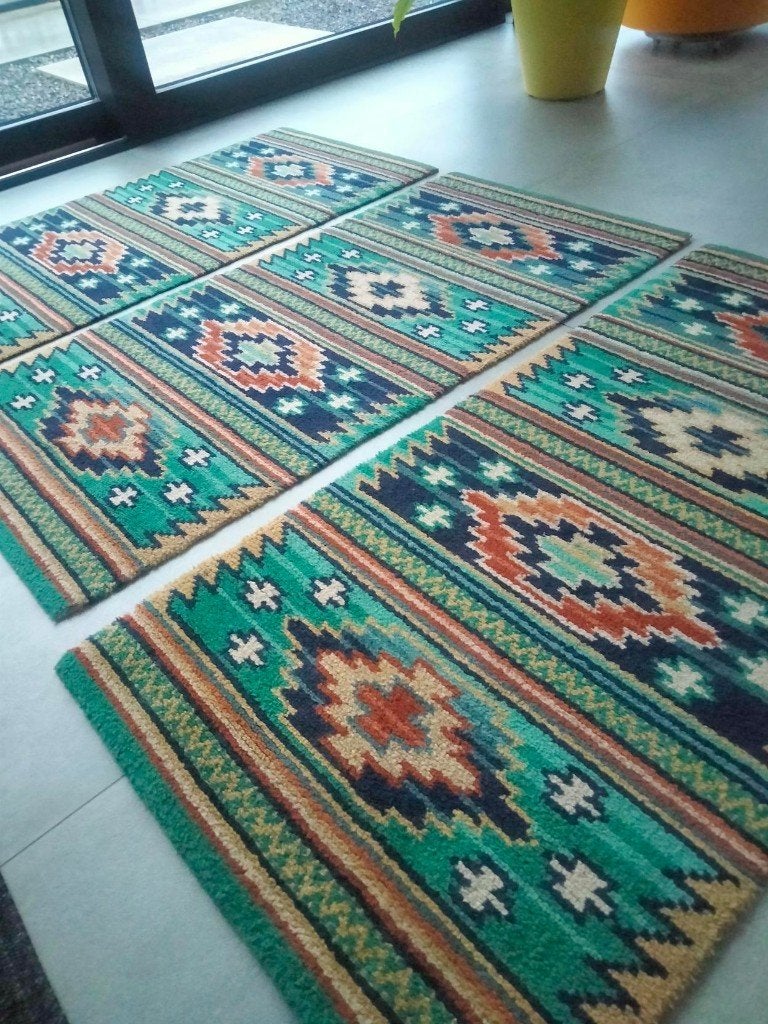 Prijs per stuk vintage mat tapijt 121 x 59cm kelim stijl, Huis en Inrichting, Gebruikt, 100 tot 150 cm, Rechthoekig, 50 tot 100 cm