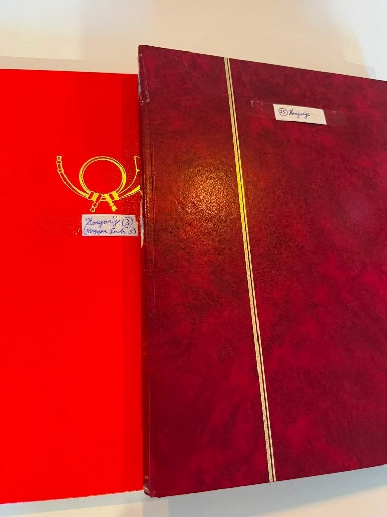 2 Postzegelalbums Hongarije, Ophalen of Verzenden