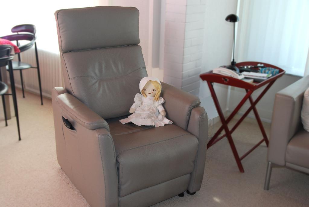 Relaxfauteuil senioren (automatisch opstaan), Ophalen, Gebruikt, Leer, Neutraal, past zowel in modern, landelijk of klassiek interieur