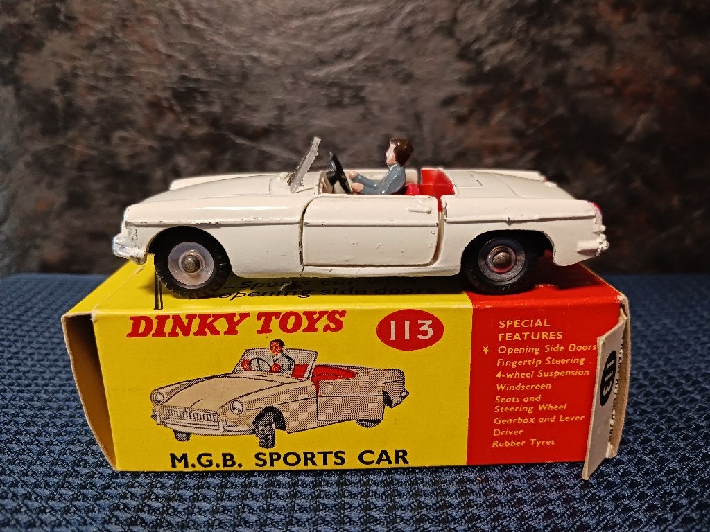 Dinky Toys  113   M.G.B. Sports Car, Hobby en Vrije tijd, Modelauto's | 1:43, Ophalen of Verzenden, Dinky Toys